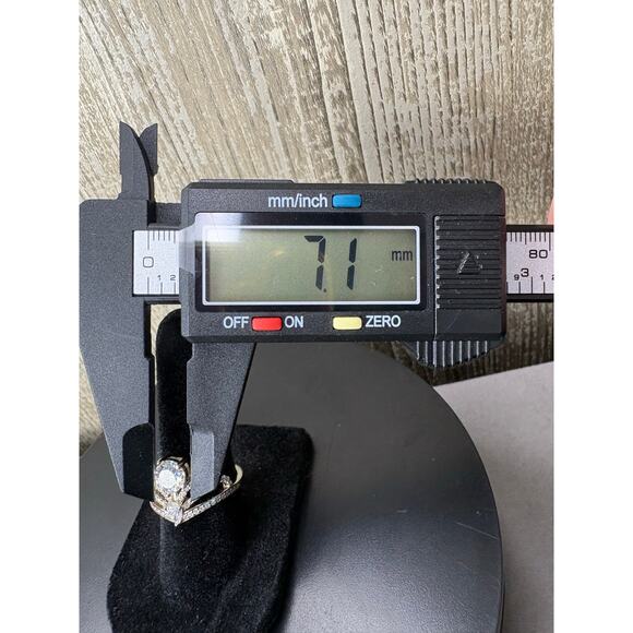 NEW 1ct Moissanite Crown Ring - 925 Sterling Silver, Sz 7 - Picture 3 of 8